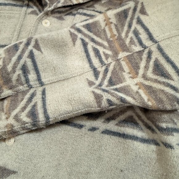 American Eagle Outfitters Men's Aztec Shacket - Picture 9 of 9